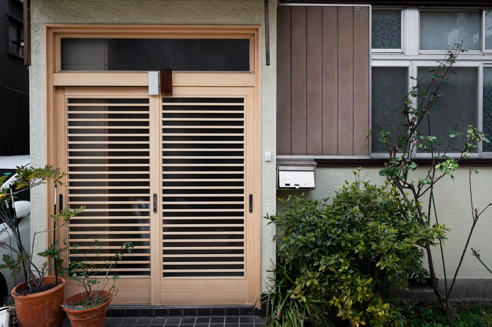 Fiberglass vs Wood Entry Doors - Highlinesupplies.com